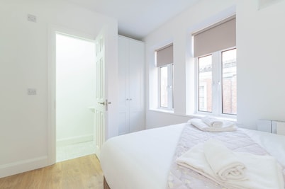 Dean Swift Square by Dublin At Home