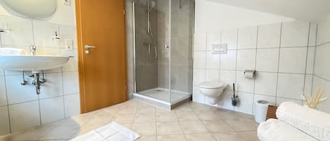 Dusche, Handtücher, Seife, Toilettenpapier