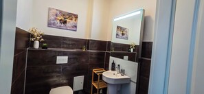 Unclassified image, 5 of 38, button