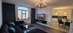 Smart TV, fireplace, foosball, books - Group apartments in Wilhelminian-style villa with castle view and parking for 16 guests (Wernigerode)