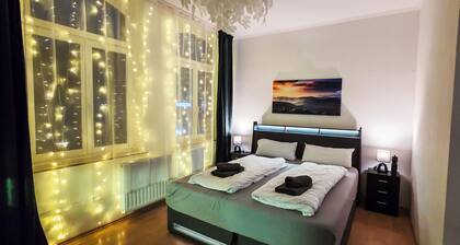 Gruppen-Apartments in Gründerzeit-Villa mit Schlossblick und Parkplatz 16 Gäste