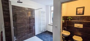 Unclassified image, 2 of 38, button