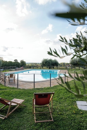 Unclassified image, 3 of 72, button - Terra dei Bisonti (Umbria)