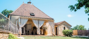 House located 2 km from Bonaguil castle.