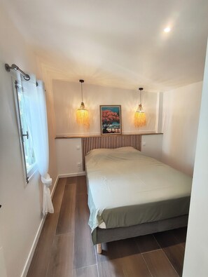 2 habitaciones, tabla de planchar con plancha, internet y ropa de cama 