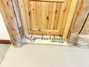 Unclassified image, 4 of 17, button - Katzenbachlaedle- Living in the former café (Rottenburg am Neckar)