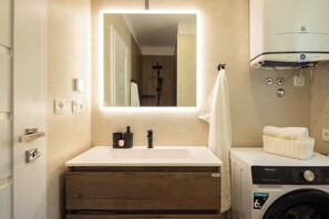 Hair dryer, towels, toilet paper - La Perla - Downtown House (Omiš)