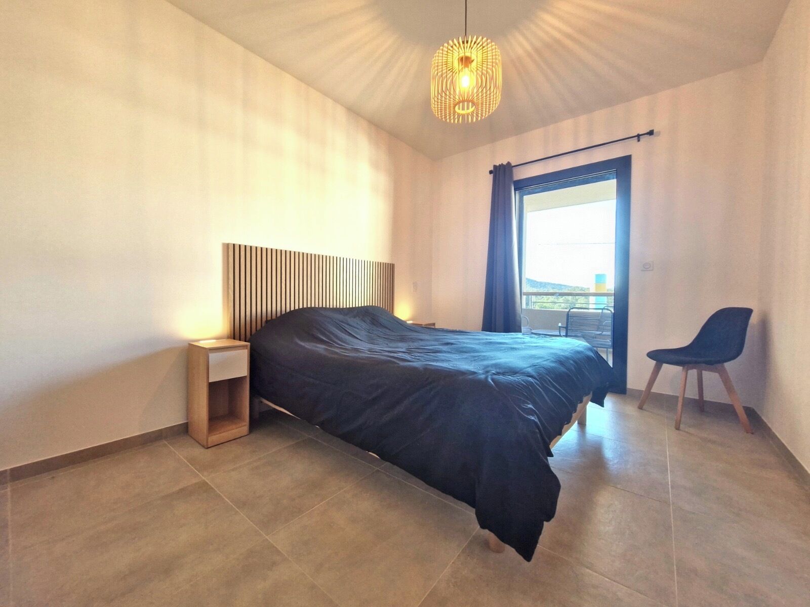 1 slaapkamer, een strijkplank/strijkijzer, internet, beddengoed