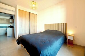 1 chambre, fer et planche à repasser, accès Internet, draps fournis