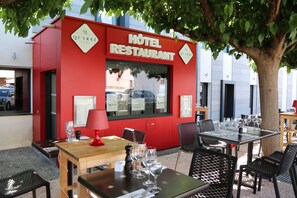 Unclassified image, 4 of 9, button - LE QUARRE  (Bruguières)