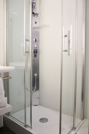 Standard-Einzelzimmer | Badezimmer