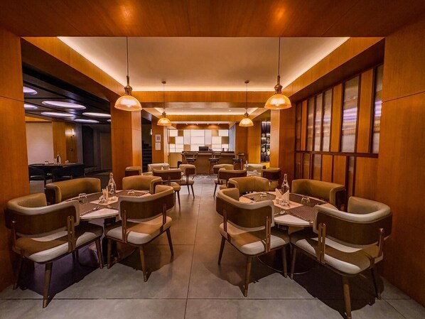 Dining - Pride Premier Darjeeling (Darjeeling)