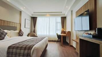 Deluxe Room, 1 King Bed | Iron/ironing board, free WiFi