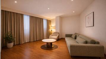 Quarto premium, 1 cama King, vista para a cidade | Área de estar