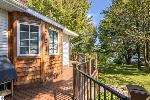 Sunrise Shores at Thayer Lake