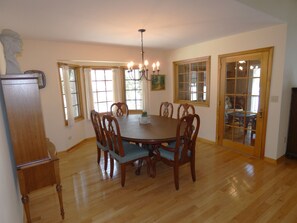 Dining - Sunrise Shores at Thayer Lake (Alden)