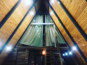 Unclassified image, 4 of 80, button