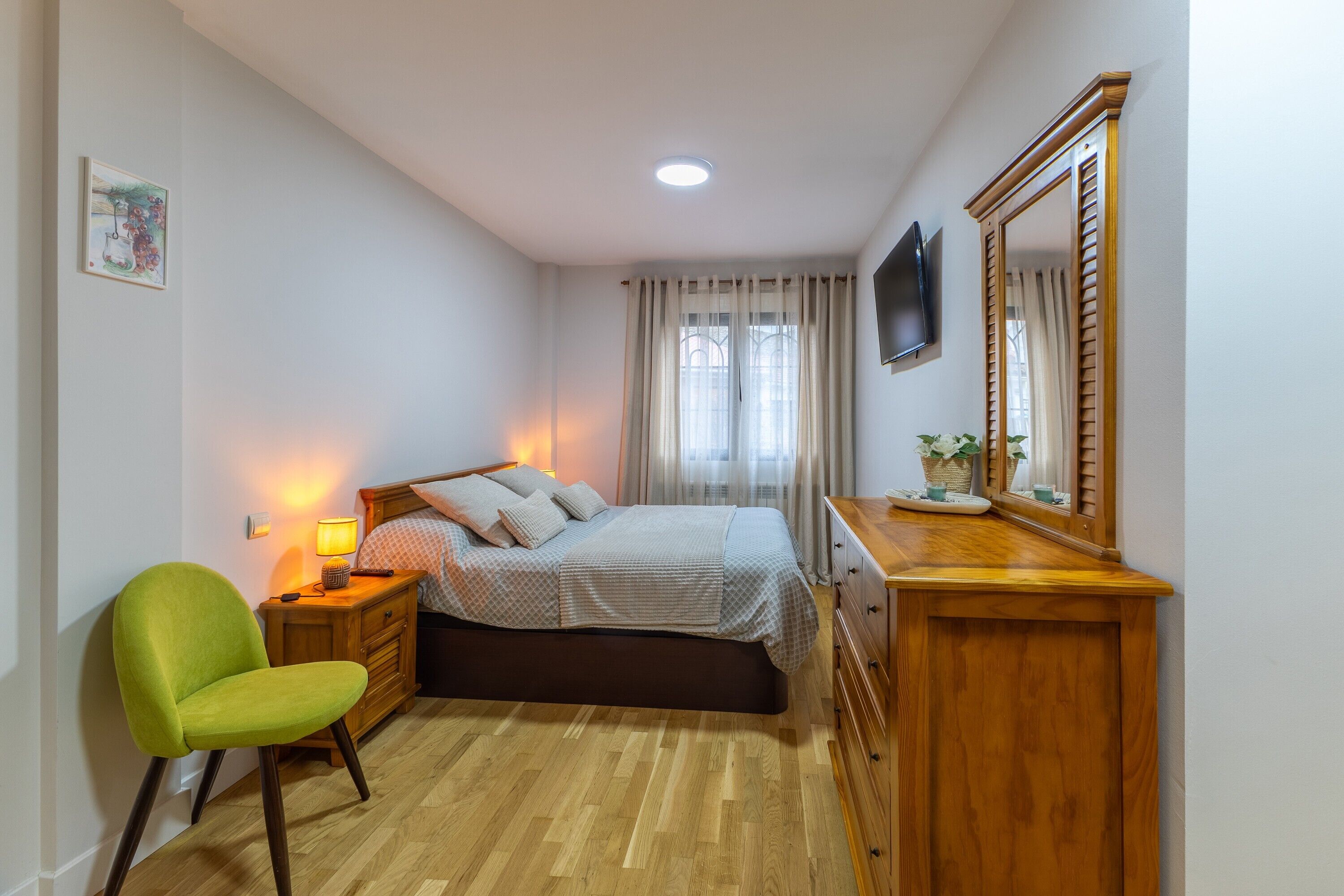 3 slaapkamers, een strijkplank/strijkijzer, wifi, beddengoed