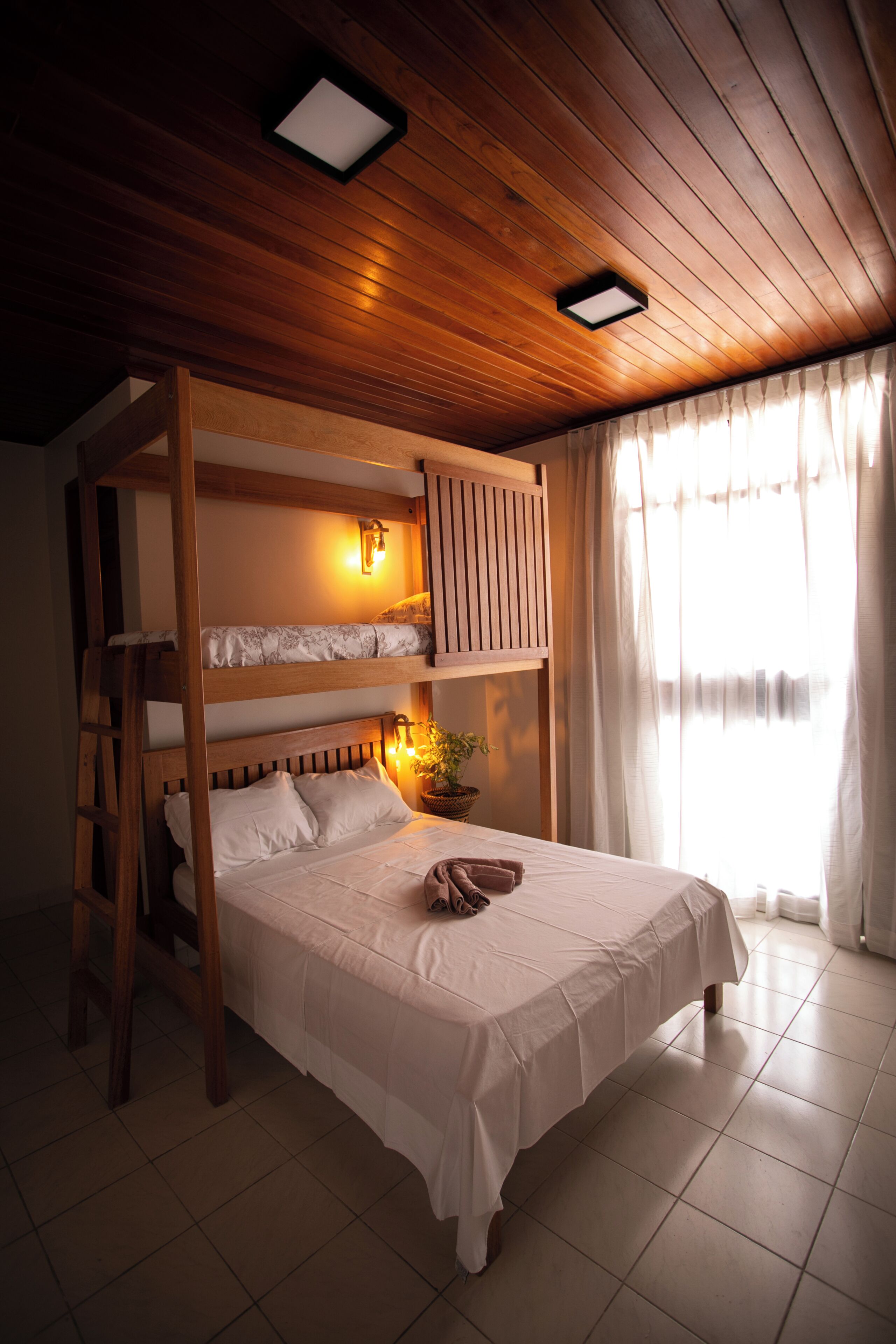 Family Room, Balcony, City View | Langsir/tirai gelap terus, seterika/papan seterika, Wi-fi percuma 