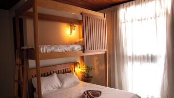 Family Room, Balcony, City View | Langsir/tirai gelap terus, seterika/papan seterika, Wi-fi percuma