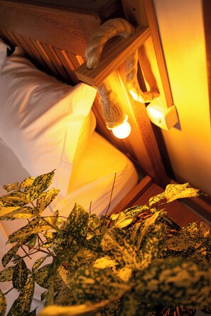 Cortinas blackout, tabla de planchar con plancha y wifi gratis 