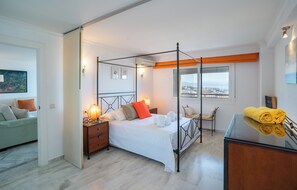 1 bedroom, iron/ironing board, WiFi, bed sheets - Beachfront Complex El Coloso views, swimming pools, parking, Benalmadena Costa (Benalmadena)