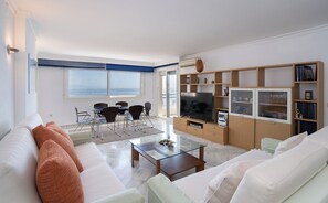 TV - Beachfront Complex El Coloso views, swimming pools, parking, Benalmadena Costa (Benalmadena)