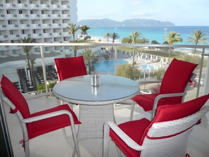 Outdoor dining - Modern Apartment with Stunning Sea Views (Cala Millor)