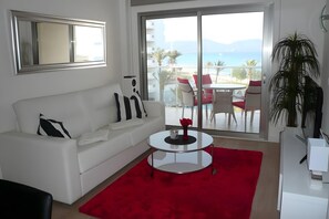 TV - Modern Apartment with Stunning Sea Views (Cala Millor)