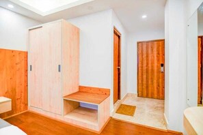 Deluxe Double Room, Hill View | Interior - Hotel Himalaya (Gangtok)