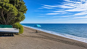 Ubicación a pie de playa y tumbonas