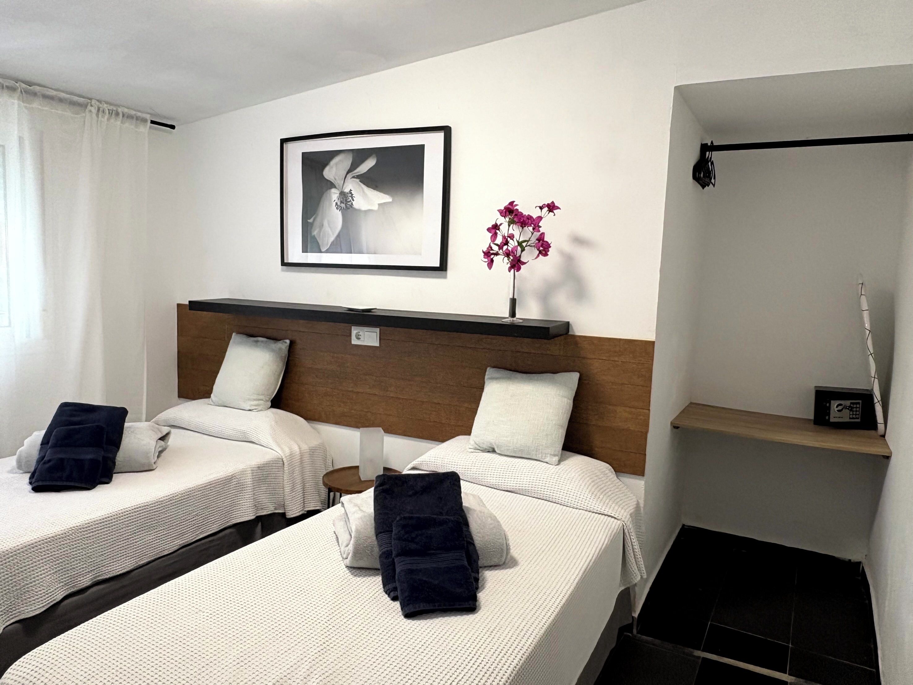 1 chambre, coffres-forts dans les chambres, fer et planche à repasser