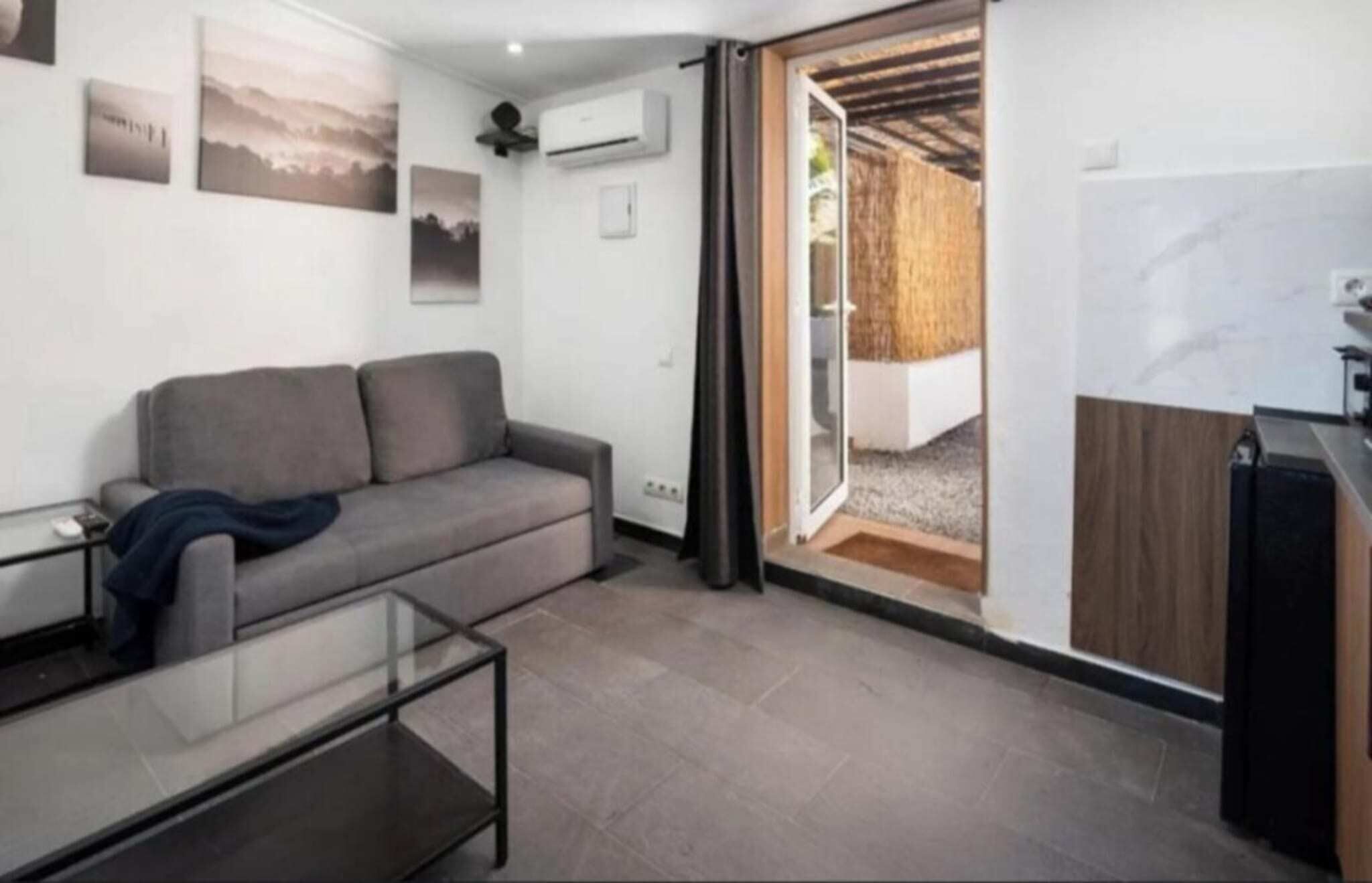 Smart TV, DVD player, music library, stereo