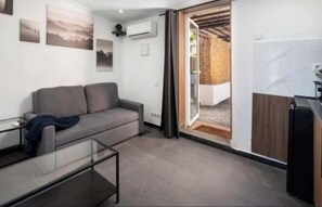 Smart TV, reproductor de DVD, biblioteca musical y estéreo 