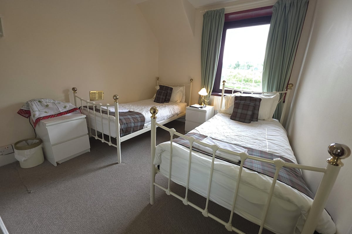 Standard Twin Room, Garden View | Hypo-allergenic bedding available, blackout drapes, WiFi (free)
