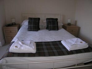 Standard Double Room, Garden View | Free WiFi - Achnabobane Farmhouse (Spean Bridge)