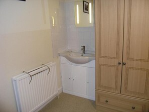Bathroom - Achnabobane Farmhouse (Spean Bridge)