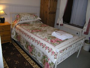 Standard Single Room | Free WiFi - Achnabobane Farmhouse (Spean Bridge)