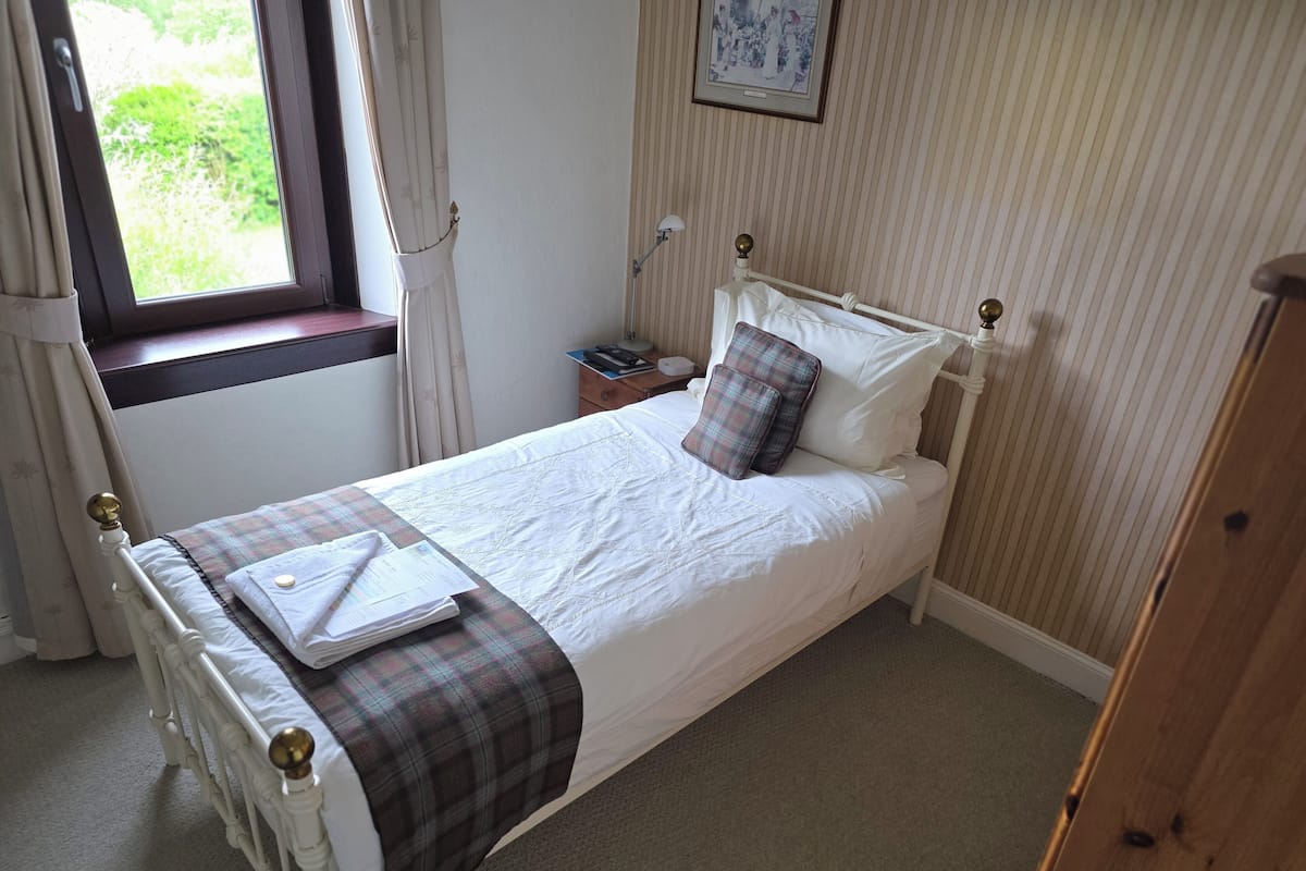 Standard Single Room, Garden View | Hypo-allergenic bedding available, blackout drapes, WiFi (free)