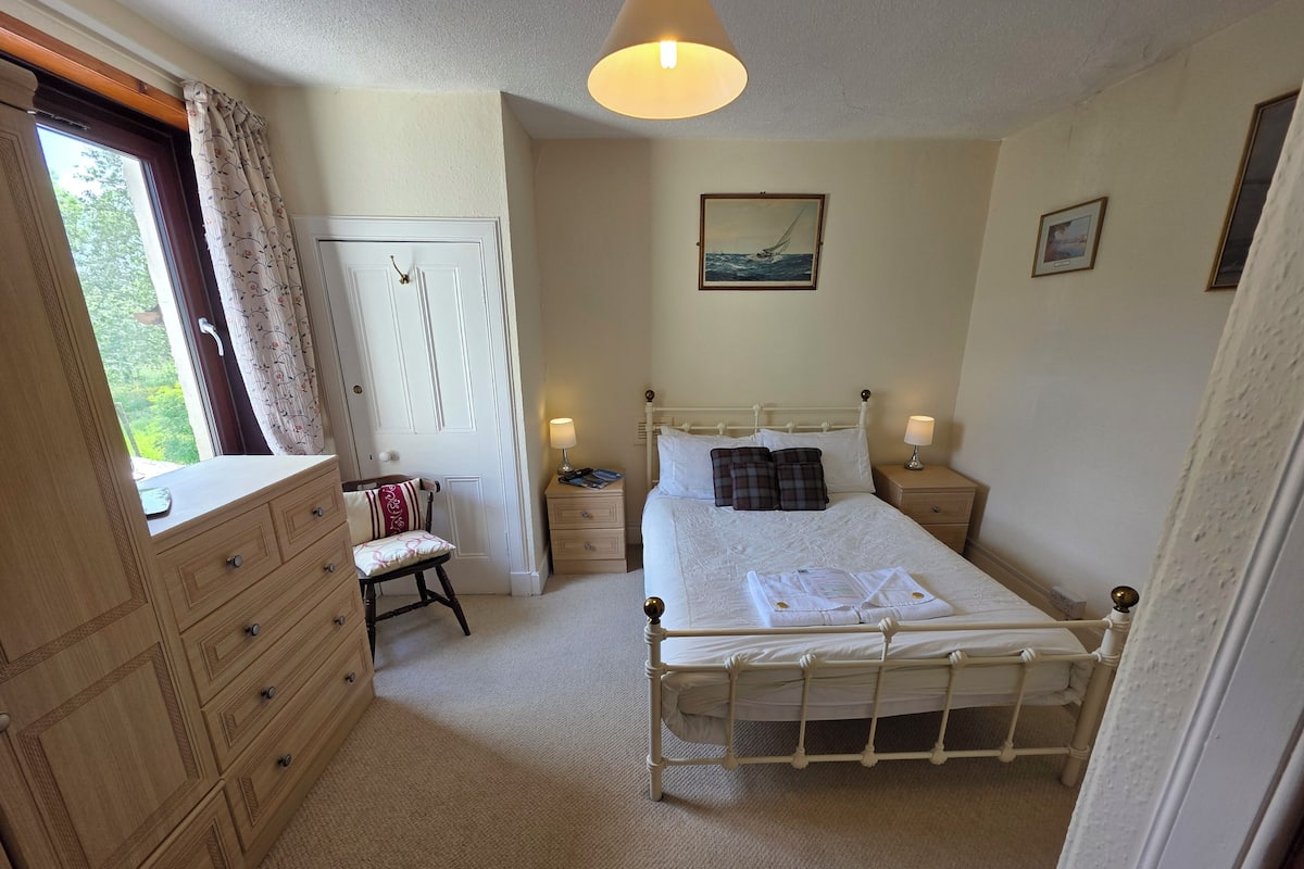 Standard Double Room, Mountain View | Hypo-allergenic bedding available, blackout drapes, WiFi (free)