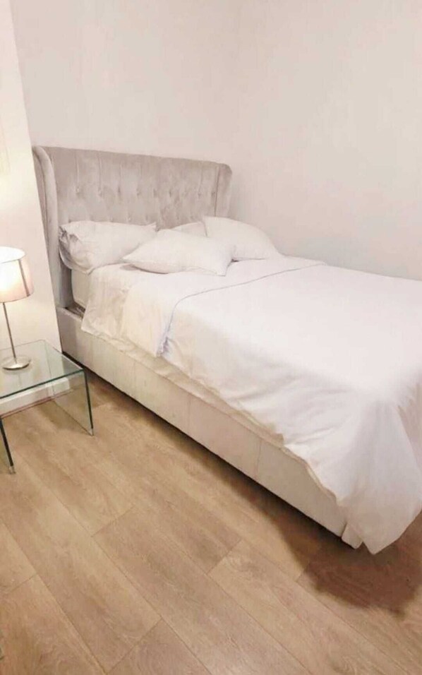 Shared Dormitory, 1 Bedroom | 1 bedroom - Room-cozy Guest Room in Vibrant London w (London)