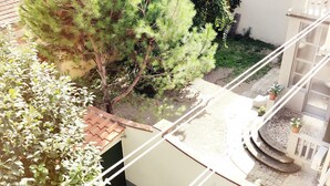 A rooftop patio with outdoor furniture, a small table, and a potted plant. - Maison Le Panche - Careggi - Loft - double exposure - on-street parking  (Firenze)