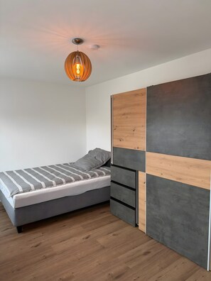 2 chambres, fer et planche à repasser, Wi-Fi, draps fournis