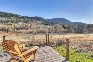 House (3 Bedrooms) | Interior - Nature Art Retreat on Breckenridge Creek w/ Pond! (Sumas)
