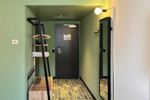 Kahden hengen perushuone, tupakointi kielletty | Sisätilat
