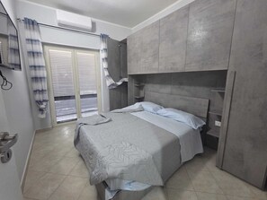 Deluxe Condo | Iron/ironing board, free WiFi - 40parallelo (Castel Volturno)