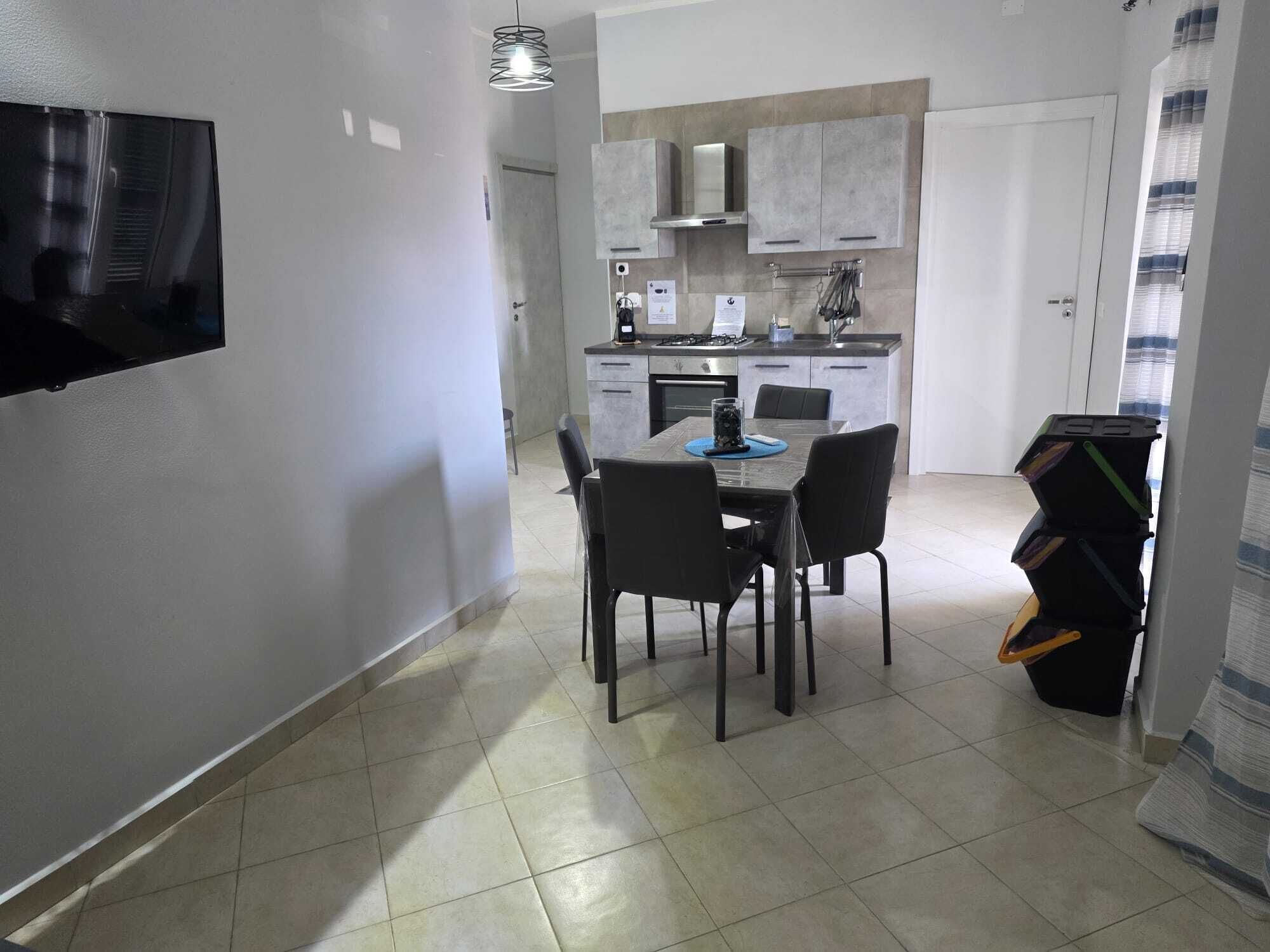 Deluxe Condo | Private kitchen | Fridge, oven, stovetop, cookware/dishes/utensils