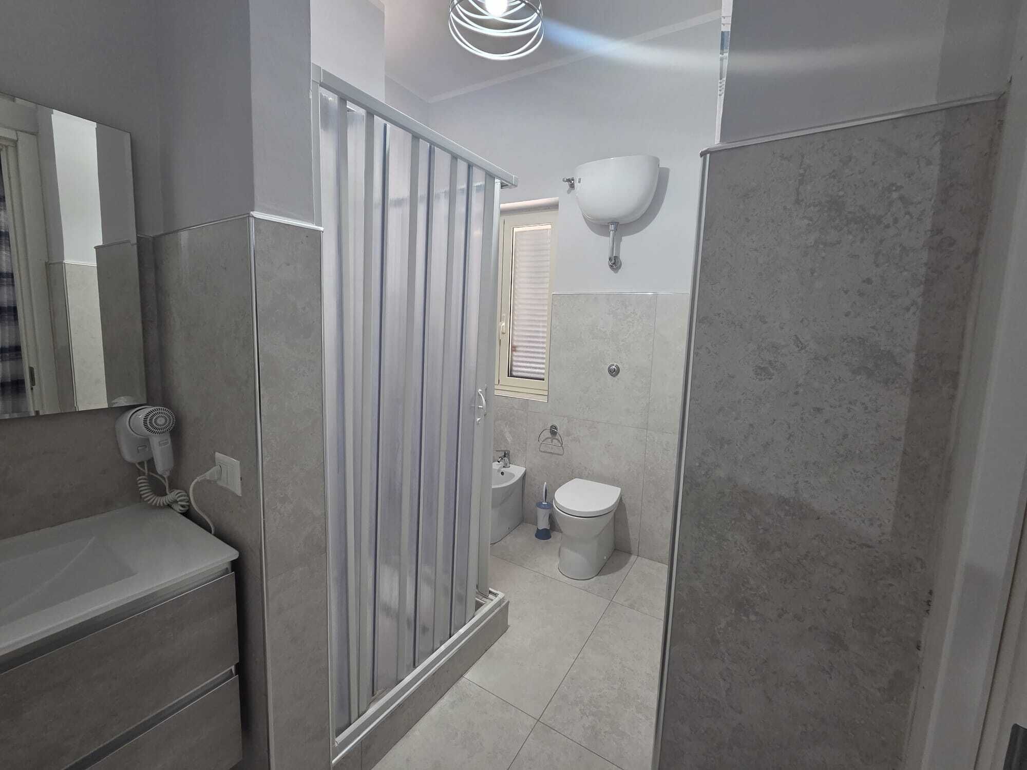 Deluxe Condo | Bathroom | Shower, free toiletries, hair dryer, slippers