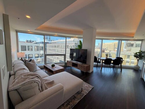 Downtown waterfront 2 BR/2 Bath with 6 appliances