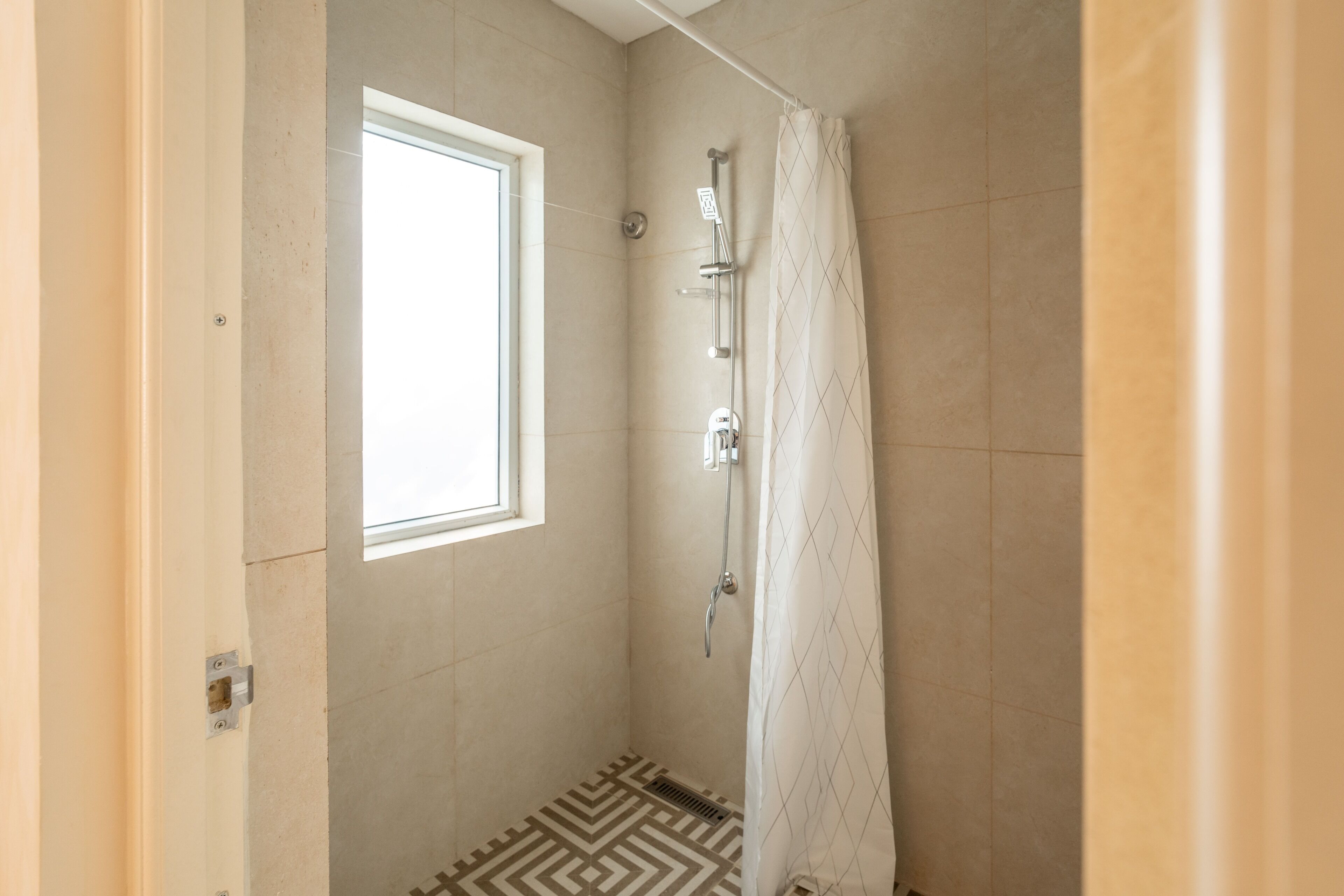 Deluxe-huone, näköala puutarhaan | Kylpyhuone | Tohvelit